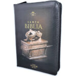Biblia RVR1960 Tamaño Portátil, Letra Grande 10 pts. Imit. piel negro Arca de la Alianza con cierre e índice